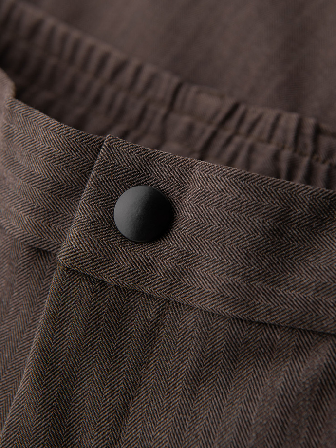 Spodnie męskie chino z gumką w pasie SLIM FIT - czekoladowe V2 OM-PACP-0158