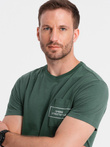Bawełniany t-shirt męski z nadrukiem na kieszonce Ombre Streetstyle – ciemnozielony V4 OM-TSCT-0108
