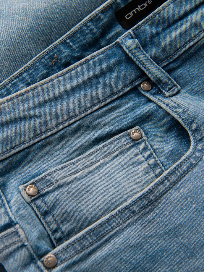 Męskie klasyczne przecierane jeansy REGULAR FIT – jasnoniebieskie V2 OM-PADP-0217