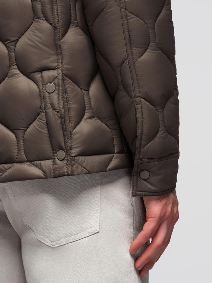 Pikowana kurtka męska w koszulowym fasonie – khaki V3 OM-JALP-0215