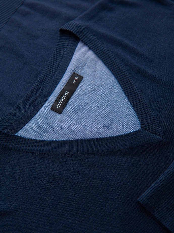 Elegancki sweter męski BASIC V-neck z wiskozą - granatowy V22 OM-SWBS-0107 (NAVY)