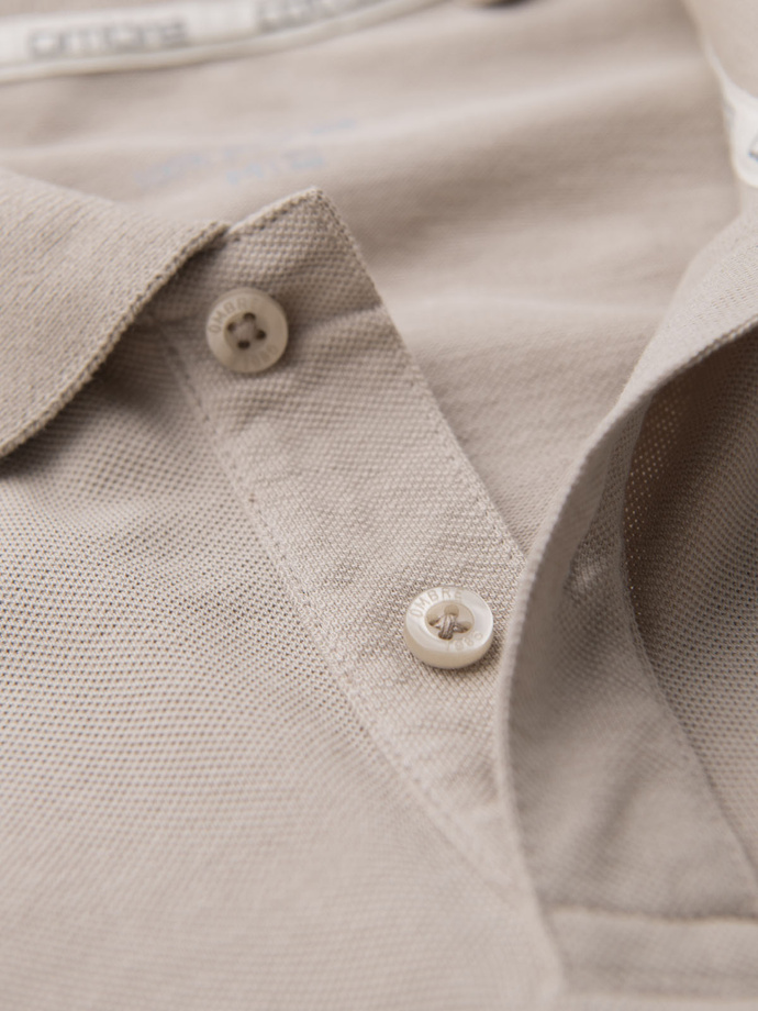 Jednokolorowa koszulka męska polo BASIC z dzianiny pique - ciemnobeżowa V5 OM-POBS-0100