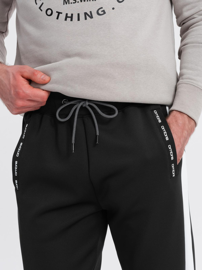 Dresowe męskie spodnie joggery z kontrastowymi lampasami – czarne V1 OM-PASK-0229