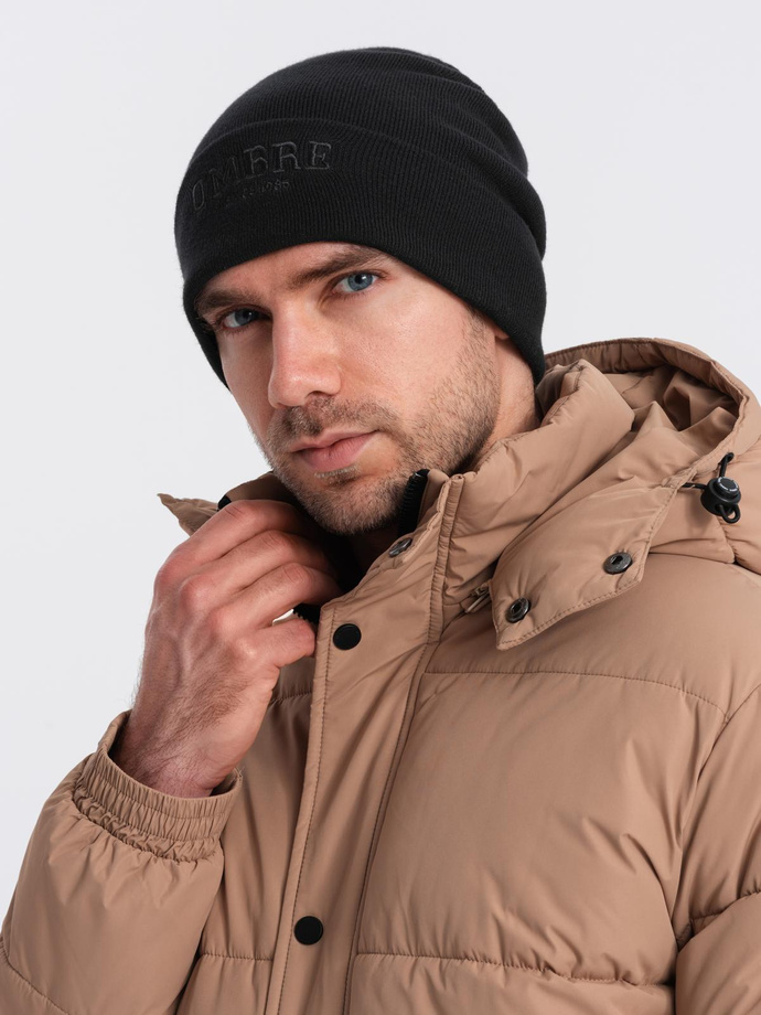 Dzianinowa męska czapka beanie z haftowanym napisem – czarna V1 OM-ACWH-0120