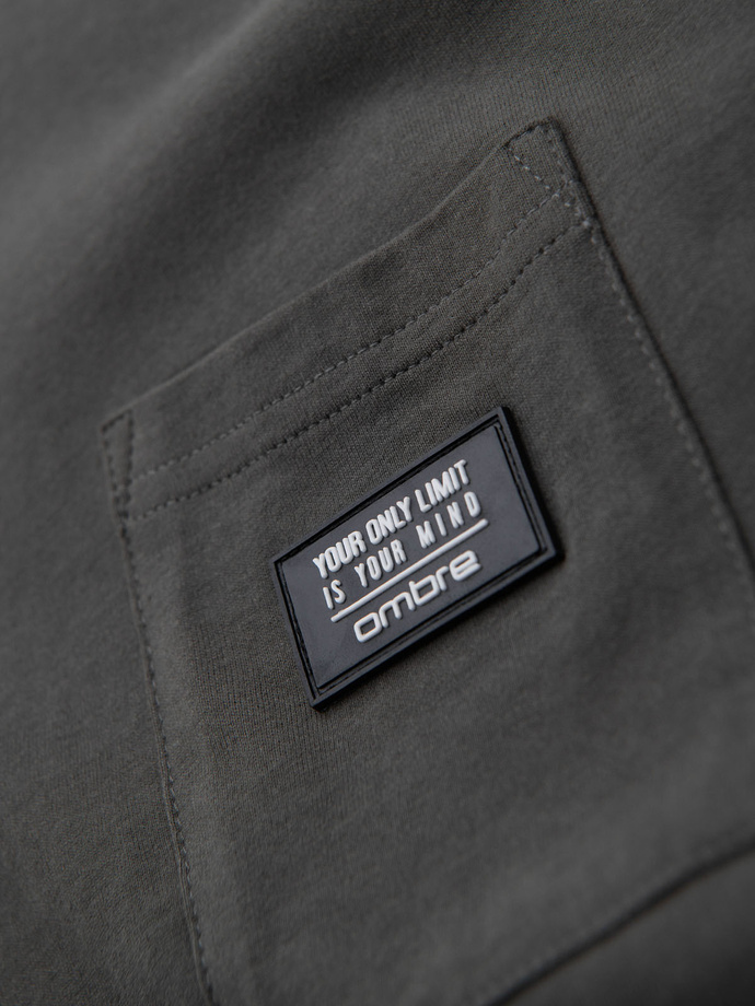 Casualowy t-shirt męski z naszywką na kieszeni – grafitowy V11 OM-TSCT-0109