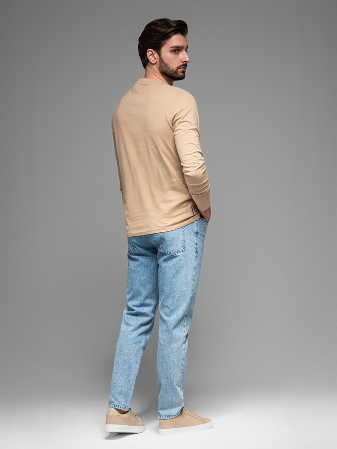 Koszulka męska z długim rękawem z nadrukiem collegowym - piaskowa V1 OM-LSPT-0116