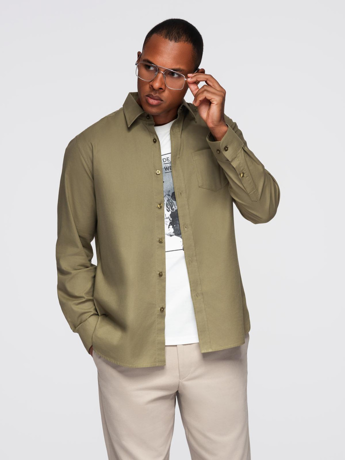 Bawełniana męska koszula z kieszenią REGULAR FIT - oliwkowa V2 OM-SHCS-0147