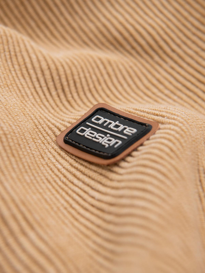 Męski bawełniany sweter z naszywką i raglanowymi rękawami – brązowy V4 OM-SWSW-0121