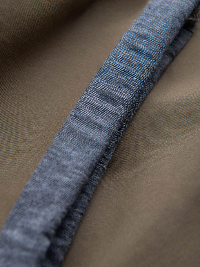 Męskie szorty chinosy z kontrastowym podwinięciem – oliwkowe V2 W421