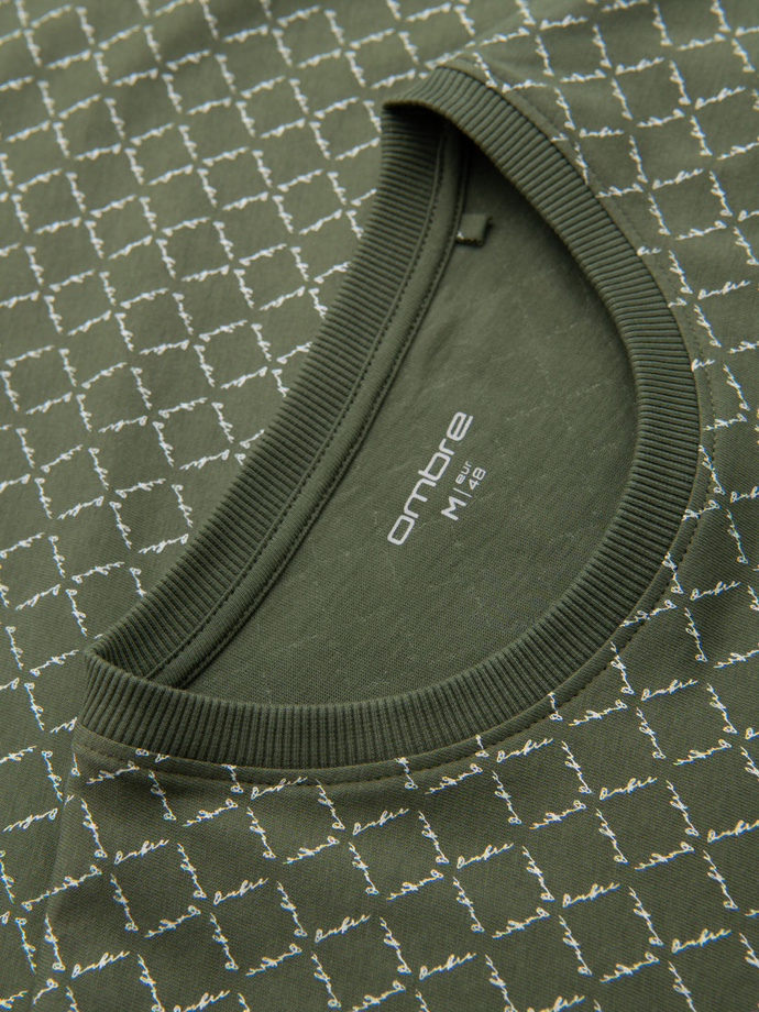Koszulka męska dzianinowa z nadrukiem full print – oliwkowa V2 OM-TSFP-0250