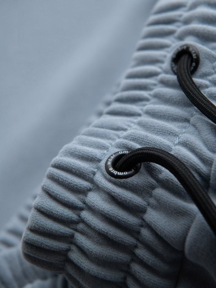 Dopasowane męskie krótkie spodenki dresowe z nadrukami – jasnoniebieskie V1 OM-SRSK-0138