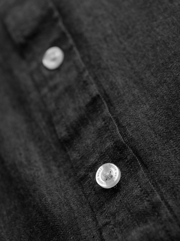 Męska jeansowa koszula z haftowaną kieszonką – czarna V2 OM-SHDS-0181