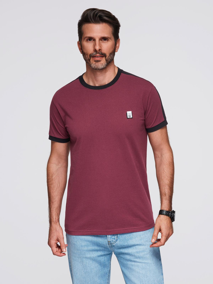 T-shirt męski z kontrastowymi lampasami – bordowy V2 OM-TSCT-0115