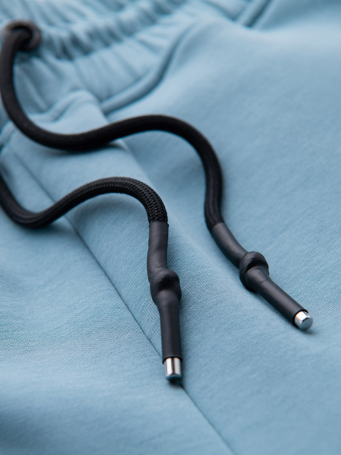 Spodnie dresowe męskie ze ściągaczami i ozdobnym zamkiem – jasnoniebieskie V4 OM-PASK-0226