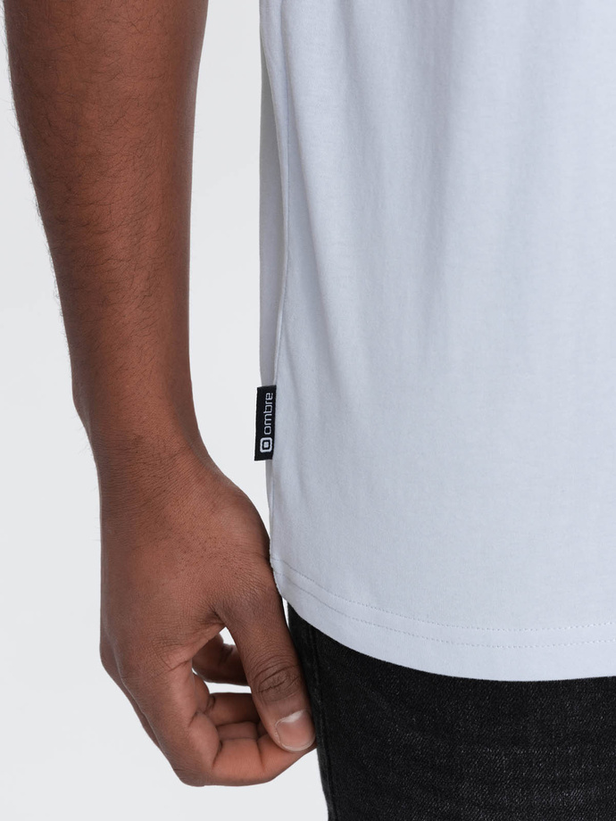 Casualowy t-shirt męski z naszywką na kieszeni – błękitny V9 OM-TSCT-0109