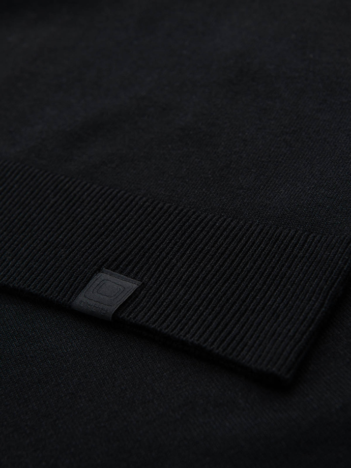 Męski sweter z wiskozą i rozpinanym dekoltem – czarny V2 OM-SWZS-0124