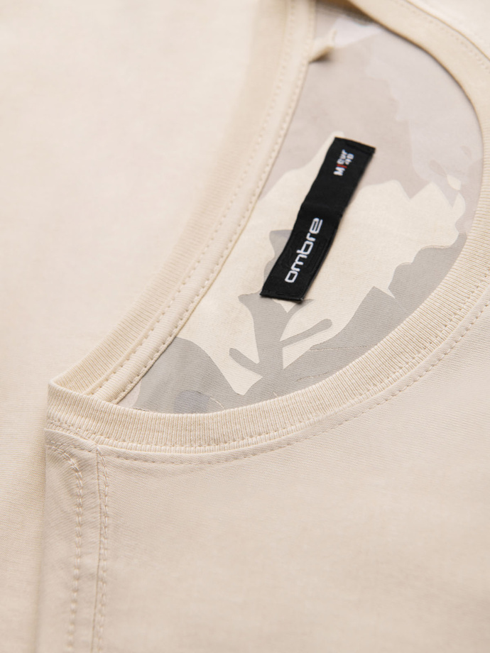 Męski bawełniany t-shirt z printowaną kieszonką – kremowy V2 OM-TSPT-0228