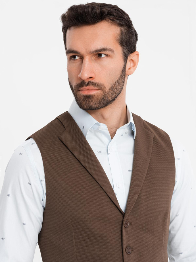 Dopasowana męska kamizelka ze strukturalnej dzianiny z klapami – brązowa V2 OM-BLZV-0144