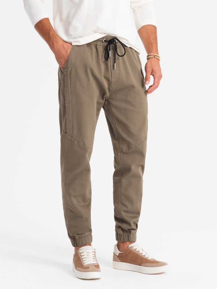 Men's knitted joggers with pleats - dark brown V2 OM-PAJO-0202