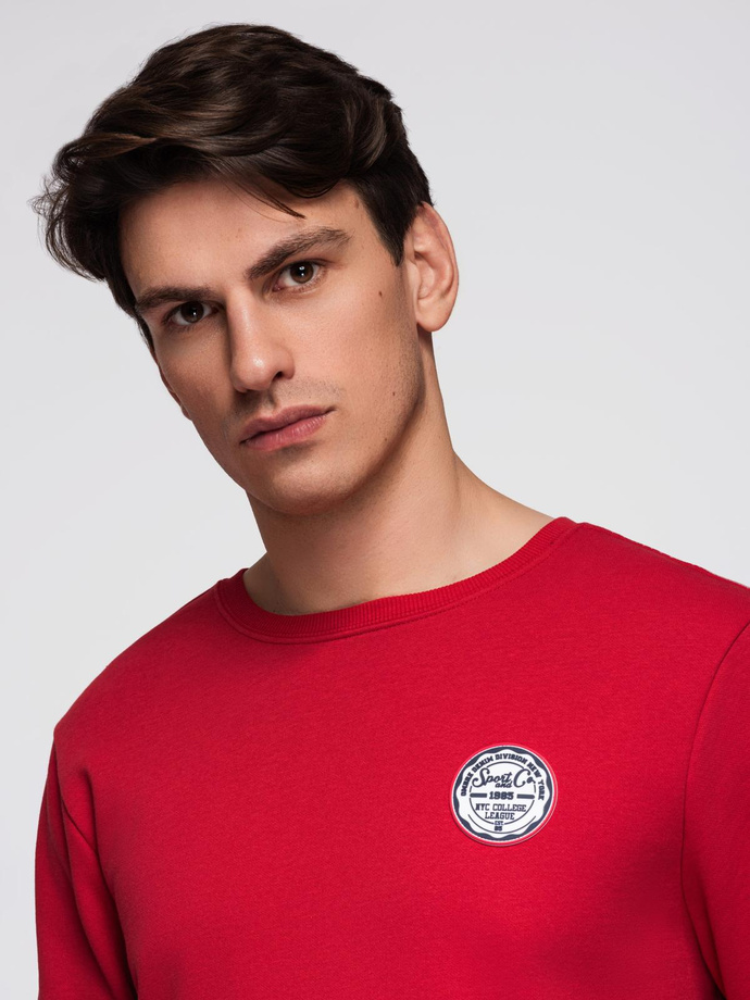 Men's non-stretch sweatshirt with round neckline and patch - red V1 B1713