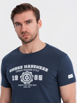 Bawełniany t-shirt męski z nadrukiem w stylu college – granatowy V3 OM-TSPT-0137
