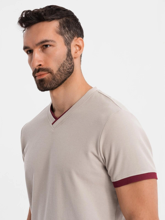Men's T-shirt with contrasting inserts and v-neck - beige V2 OM-TSCT-0198