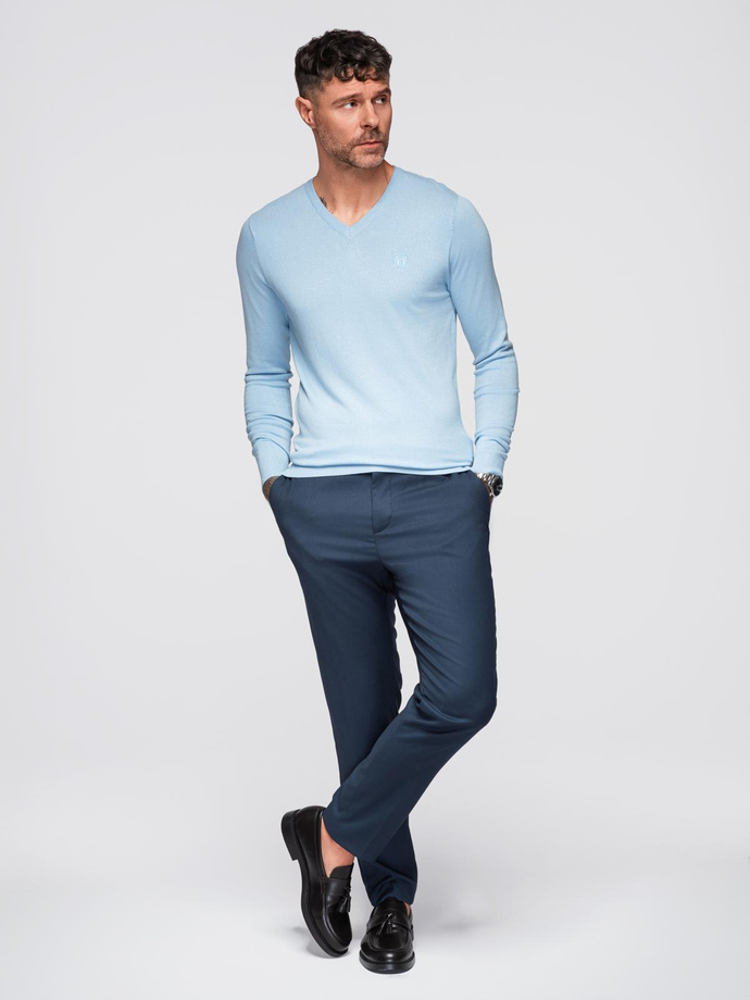 Elegant men's sweater with a v-neck - light blue V10 OM-SWBS-0107