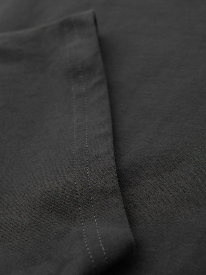 Casualowy t-shirt męski z naszywką na kieszeni – grafitowy V11 OM-TSCT-0109