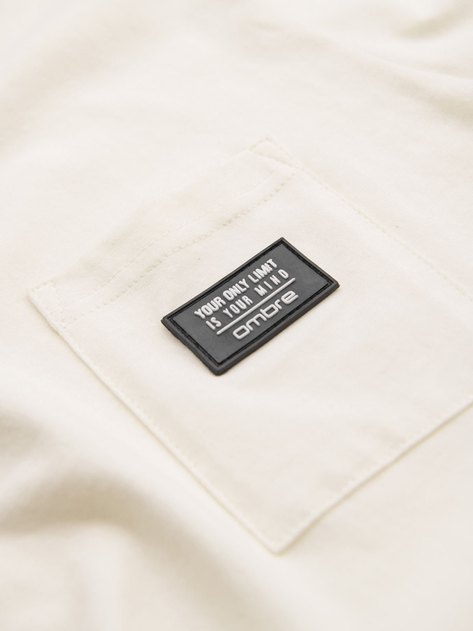 Męski casualowy t-shirt z naszywką na kieszeni – kremowy V8 OM-TSCT-0109