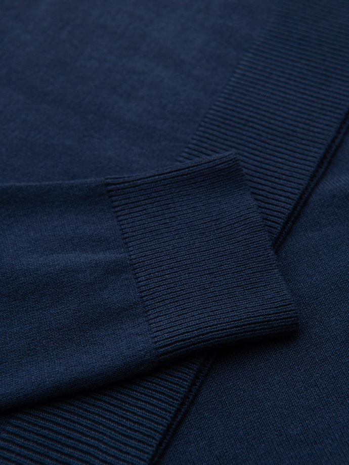 Elegancki sweter męski BASIC V-neck z wiskozą - granatowy V22 OM-SWBS-0107 (NAVY)