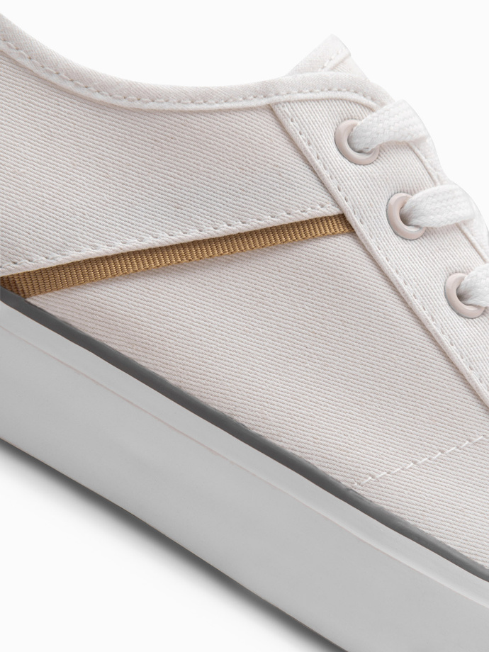 Classic men's sneakers with rivets - white V3 OM-FOTL-0147