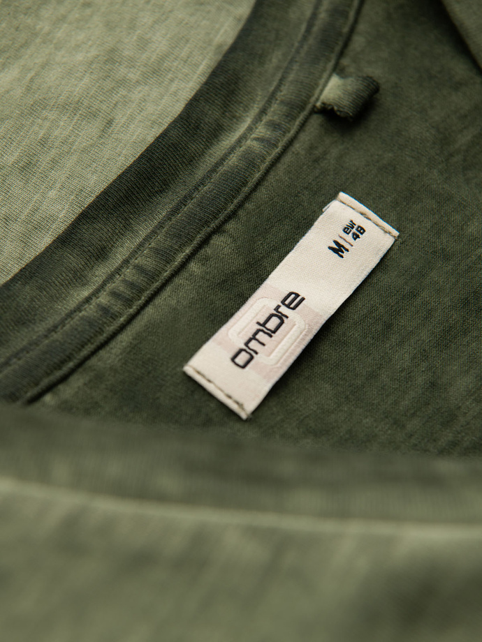 Bawełniany męski t-shirt V-neck z dzianiny z efektem sprania - oliwkowy V9 OM-TSWT-0242