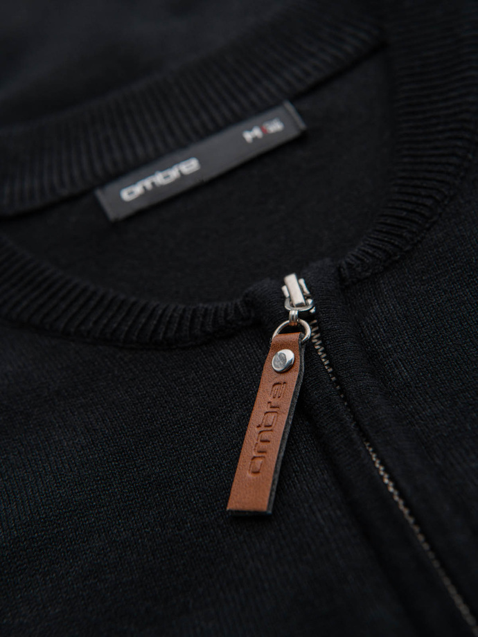 Męski sweter z wiskozą i rozpinanym dekoltem – czarny V2 OM-SWZS-0124