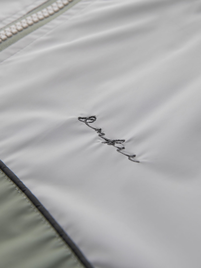 Męska kontrastowa kurtka wiatrówka z kapturem  - oliwkowo-szara V3 OM-JANP-0228