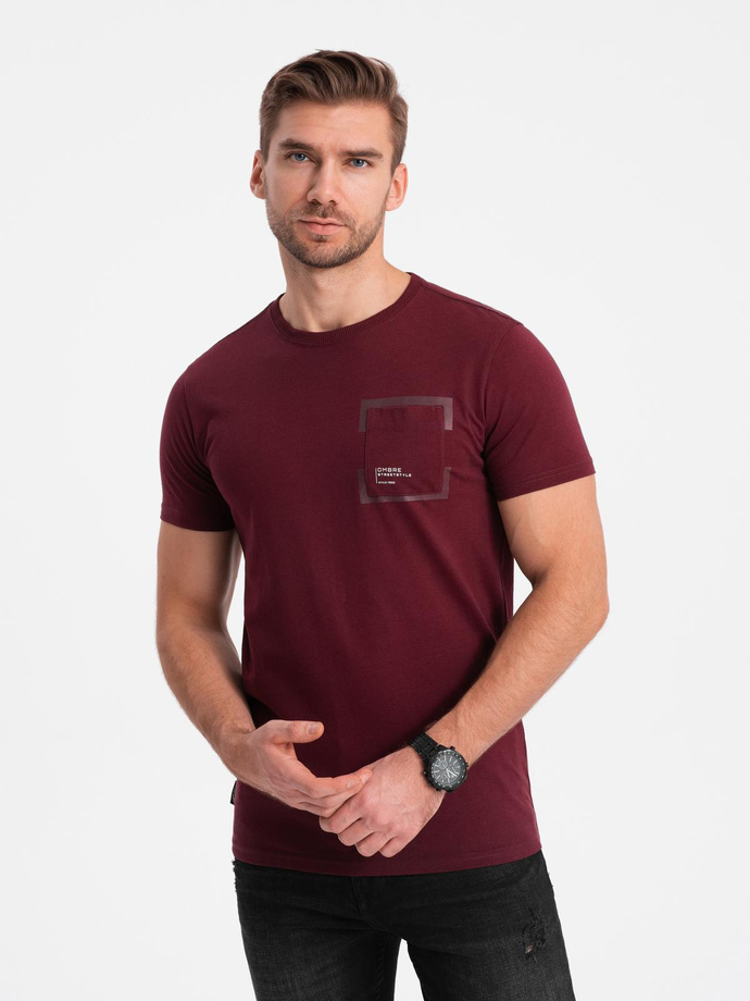 Bawełniany męski t-shirt z nadrukiem na kieszonce – bordowy V2 OM-TSPT-0154