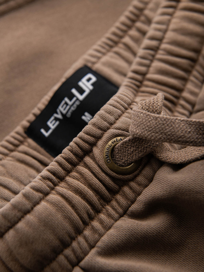 Krótkie spodenki męskie dresowe RELAXED FIT w stylu athleisure – jasnobrązowe V2 OM-SRWS-0122