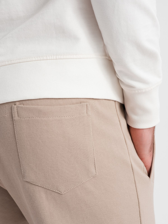 Spodnie męskie dresowe CARROT ze strukturalnej dzianiny - beżowe V2 OM-PASK-0143