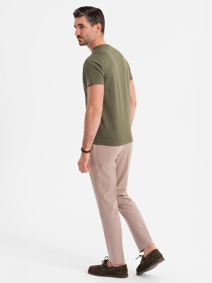 T-shirt męski z dekoltem na guziki i zamszowym wykończeniem – ciemnooliwkowy V5 OM-TSCT-0206