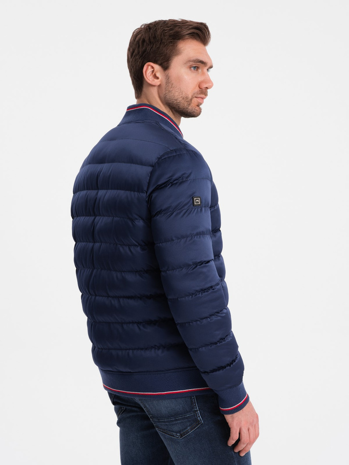 Kurtka męska bomberka o satynowym wykończeniu z kontrastowymi ściągaczami - ciemnoniebieska V2 OM-JALP-22FW-007