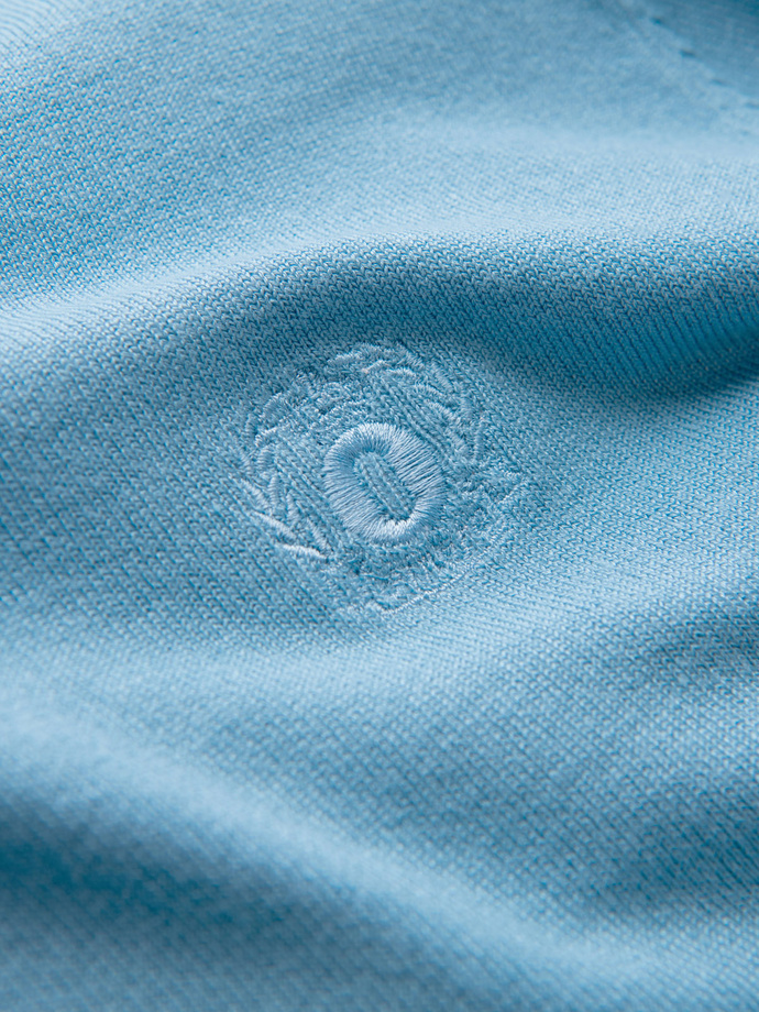 Elegancki męski sweter BASIC V-neck z wiskozą – błękitny V21 OM-SWBS-0107