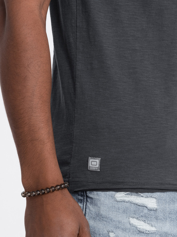 Męski t-shirt z surowym wykończeniem – grafitowy V7 OM-TSCT-22SS-004
