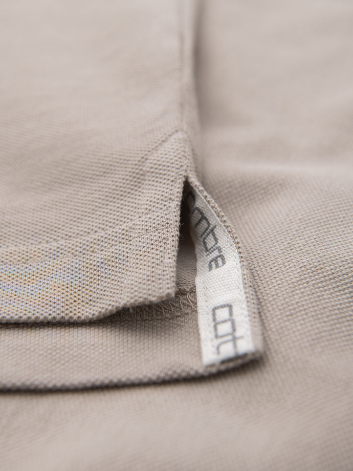 Jednokolorowa koszulka męska polo BASIC z dzianiny pique - ciemnobeżowa V5 OM-POBS-0100