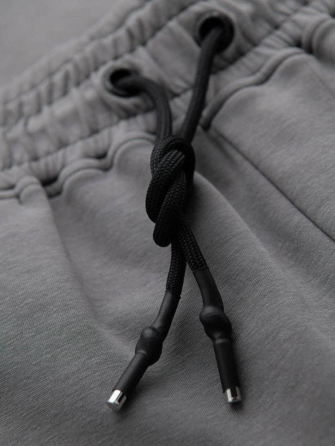 Dresowe spodnie męskie z prostą nogawką i gumowymi detalami – szare V3 OM-PASK-0281