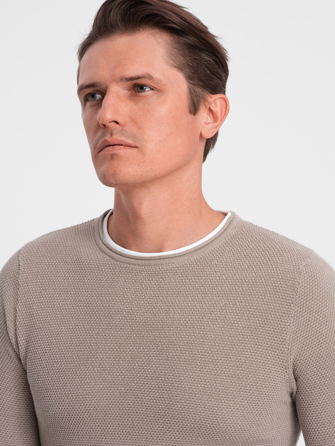 Bawełniany sweter męski z okrągłym dekoltem - zimny beż V9 OM-SWSW-0103