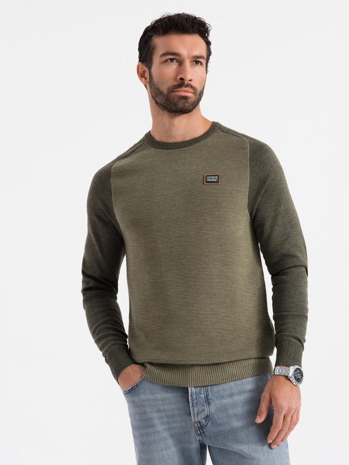 Cotton men's sweater with patch and raglan sleeves - olive V2 OM-SWSW-0121