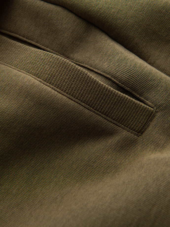 Męskie szorty dresowe przed kolano BASIC – oliwkowe V2 OM-SRBS-0149