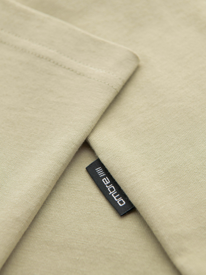 Męski t-shirt bawełniany z printowaną kieszonką –  jasnooliwkowy V2 OM-TSPT-0227