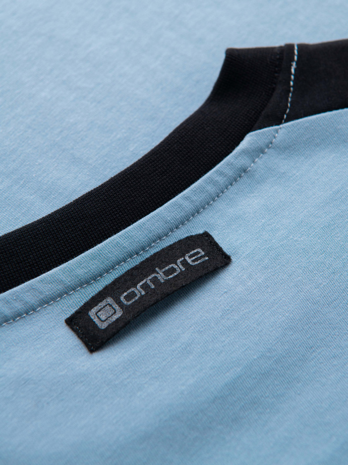 Męski t-shirt z kontrastowymi lampasami – jasnoniebieski V3 OM-TSCT-0115