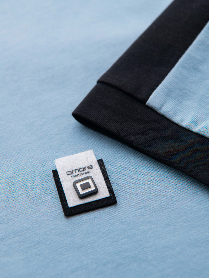 Męski t-shirt z kontrastowymi lampasami – jasnoniebieski V3 OM-TSCT-0115