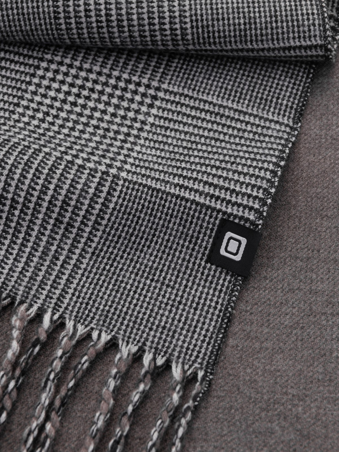 Dwustronny męski szalik w kratkę z frędzlami – czarno-biały V1 OM-ACSF-0118